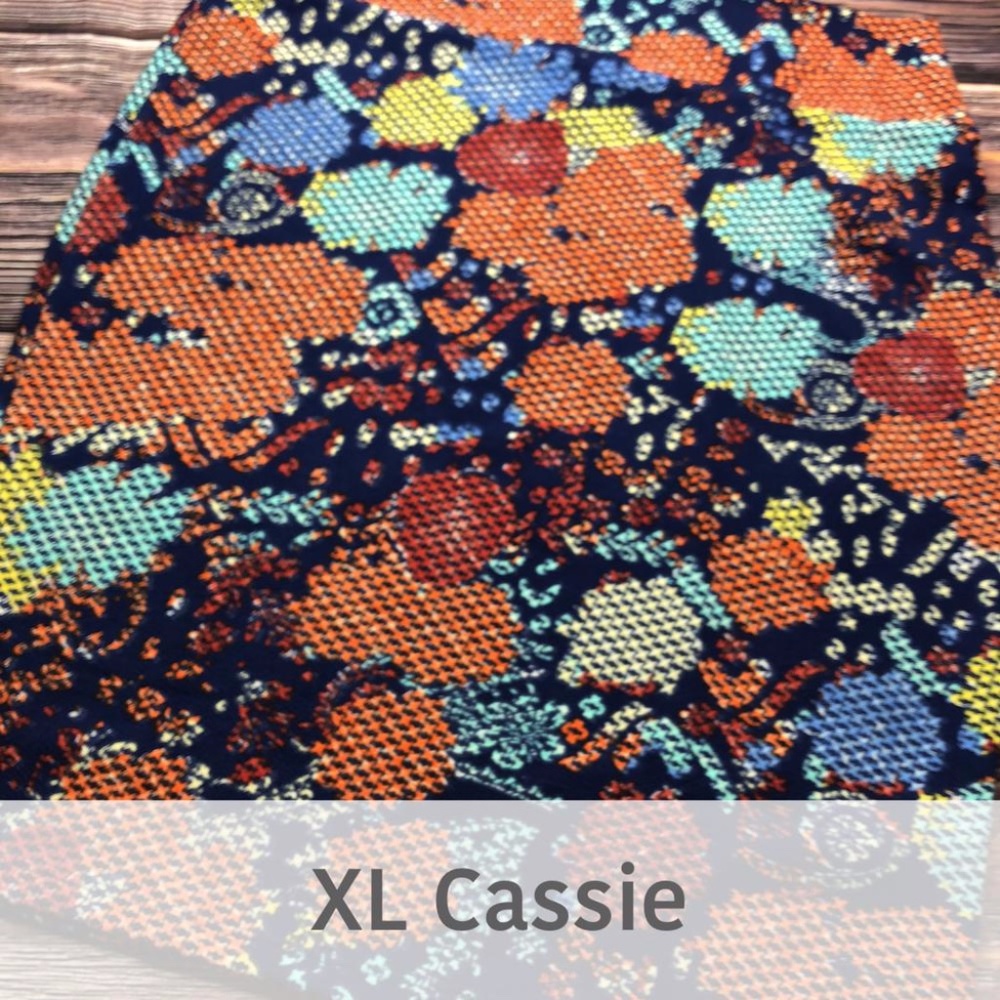 BRAND NEW WITH TAGS; LULAROE XL FLORAL CASSIE SKIRT